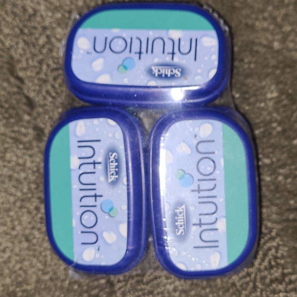 🆕️Shave Cream and Razor Bundle - Picture 4 of 9